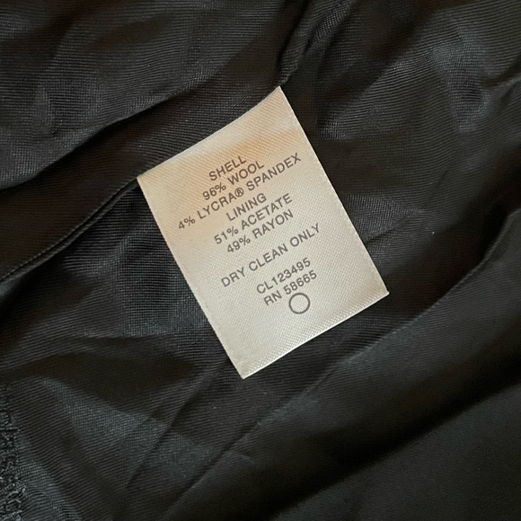 Classiques Entier Three Button Fitted Wool Blazer - Picture 6 of 7